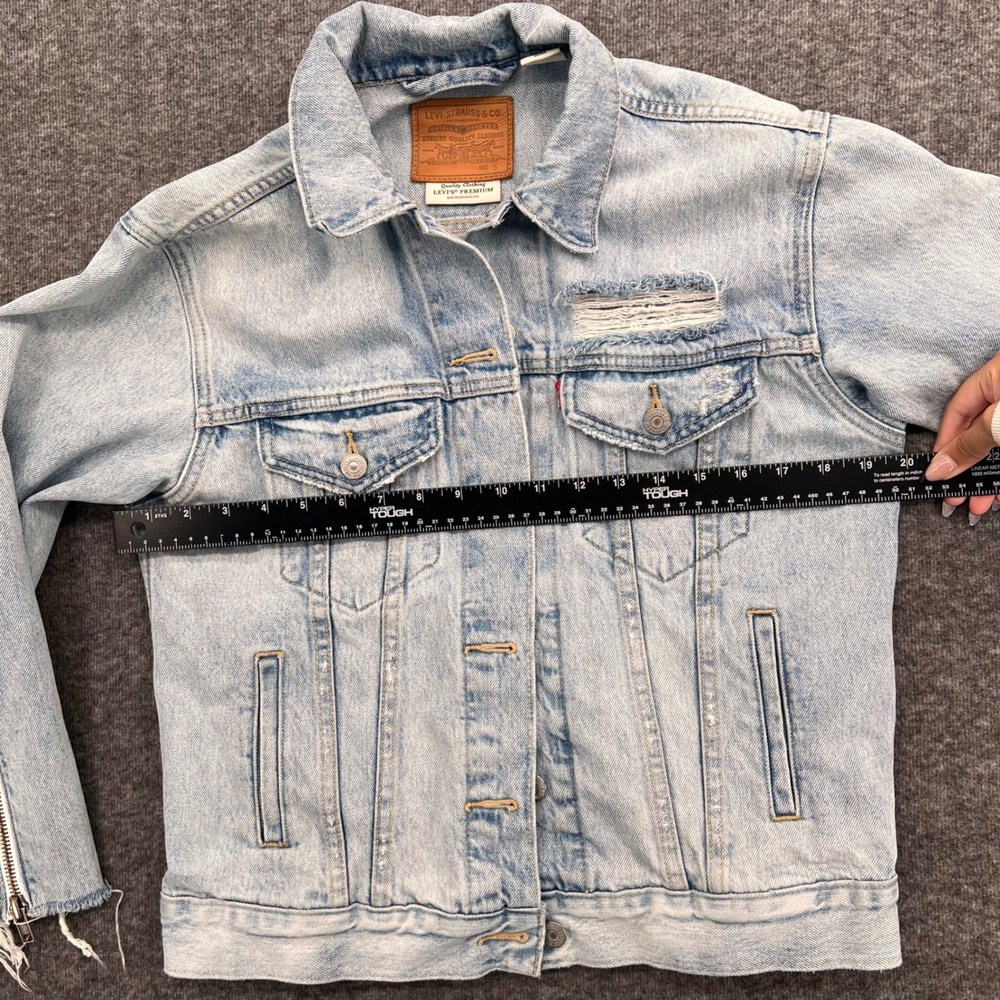 Levi's Premium Distressed Light Wash Denim Trucker Jacket Zipper Cuffs Small - Picture 10 of 12